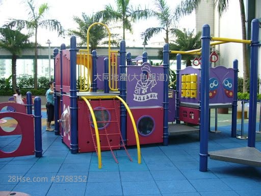 单幢楼房 租盘 2 房 233 平方尺