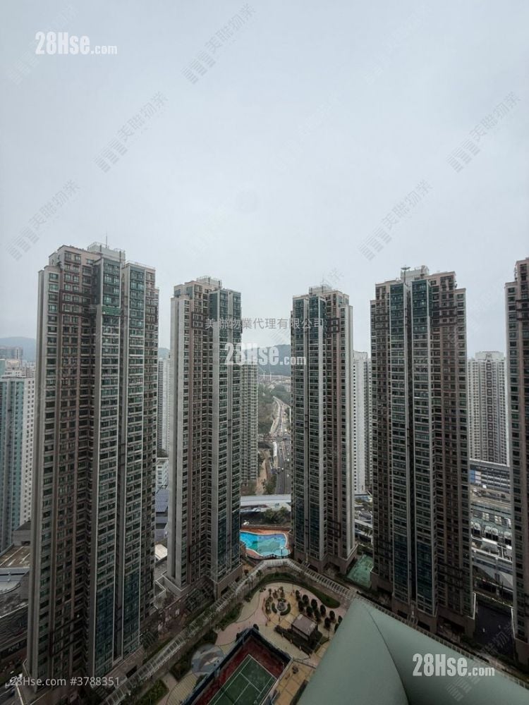 Residence Oasis Sell 3 Bedrooms 653 ft²