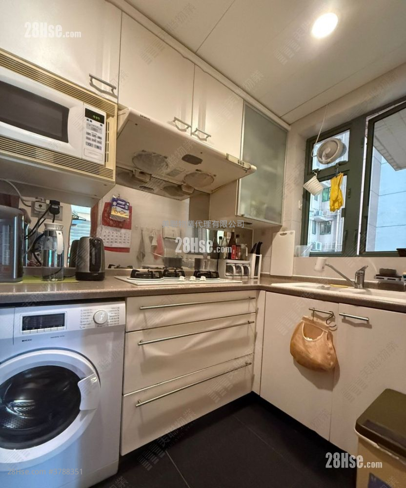 Residence Oasis Sell 3 Bedrooms 653 ft²