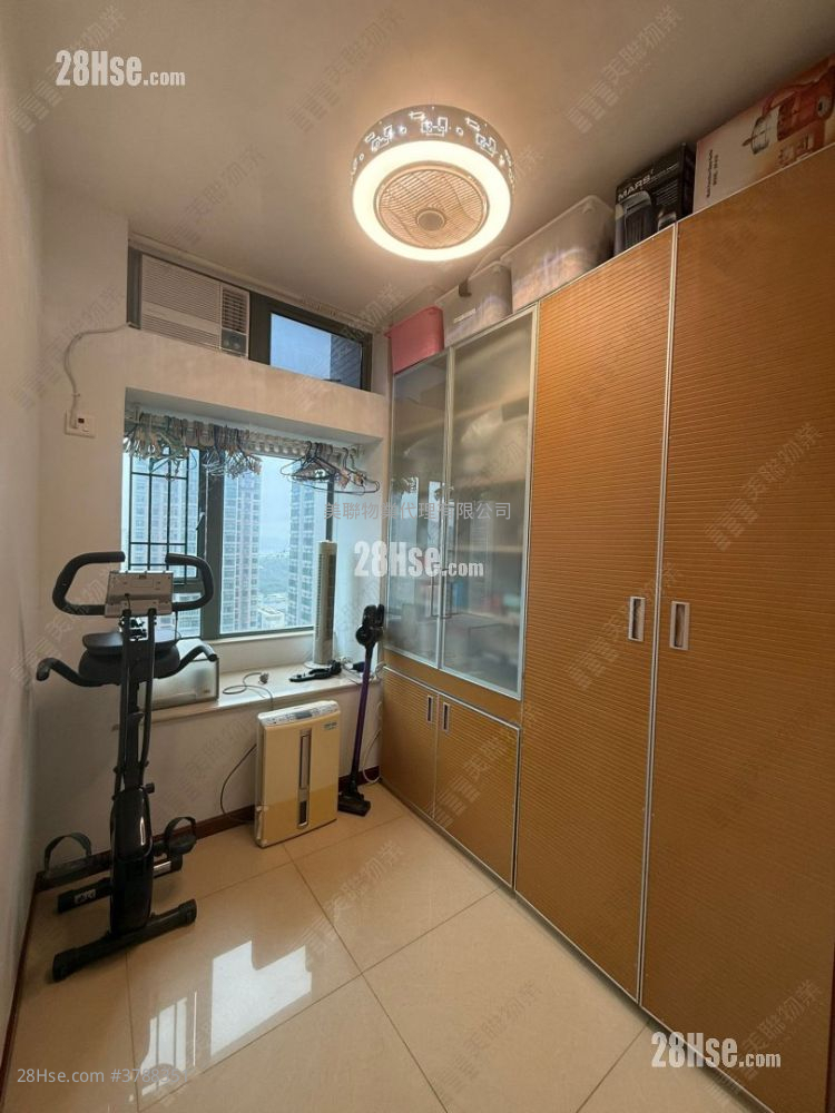 Residence Oasis Sell 3 Bedrooms 653 ft²