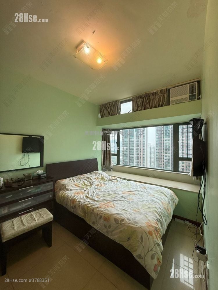 Residence Oasis Sell 3 Bedrooms 653 ft²