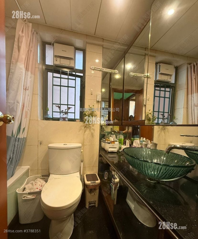 Residence Oasis Sell 3 Bedrooms 653 ft²