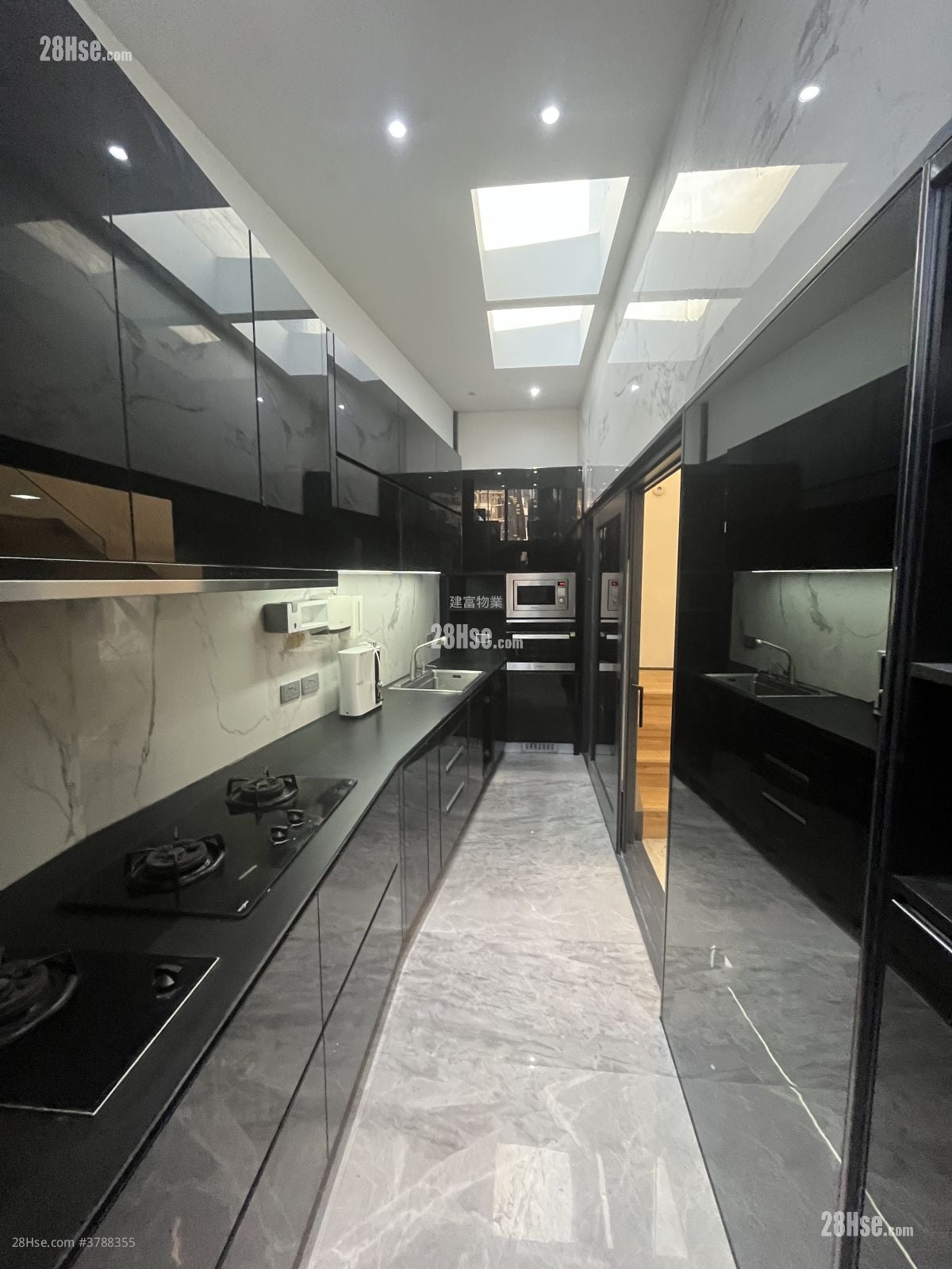 村屋 售盘 1,890 平方尺