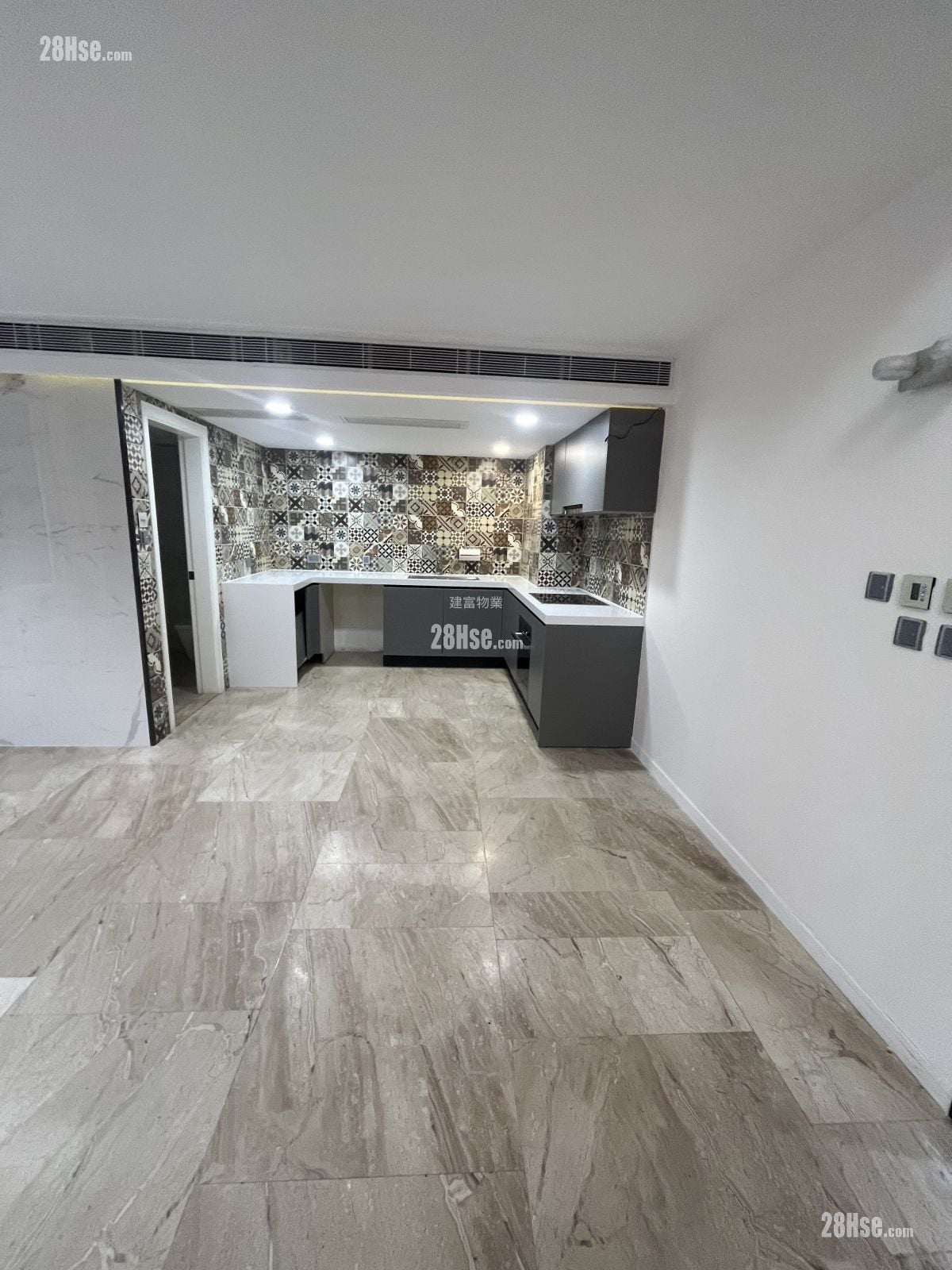 村屋 售盘 1,890 平方尺