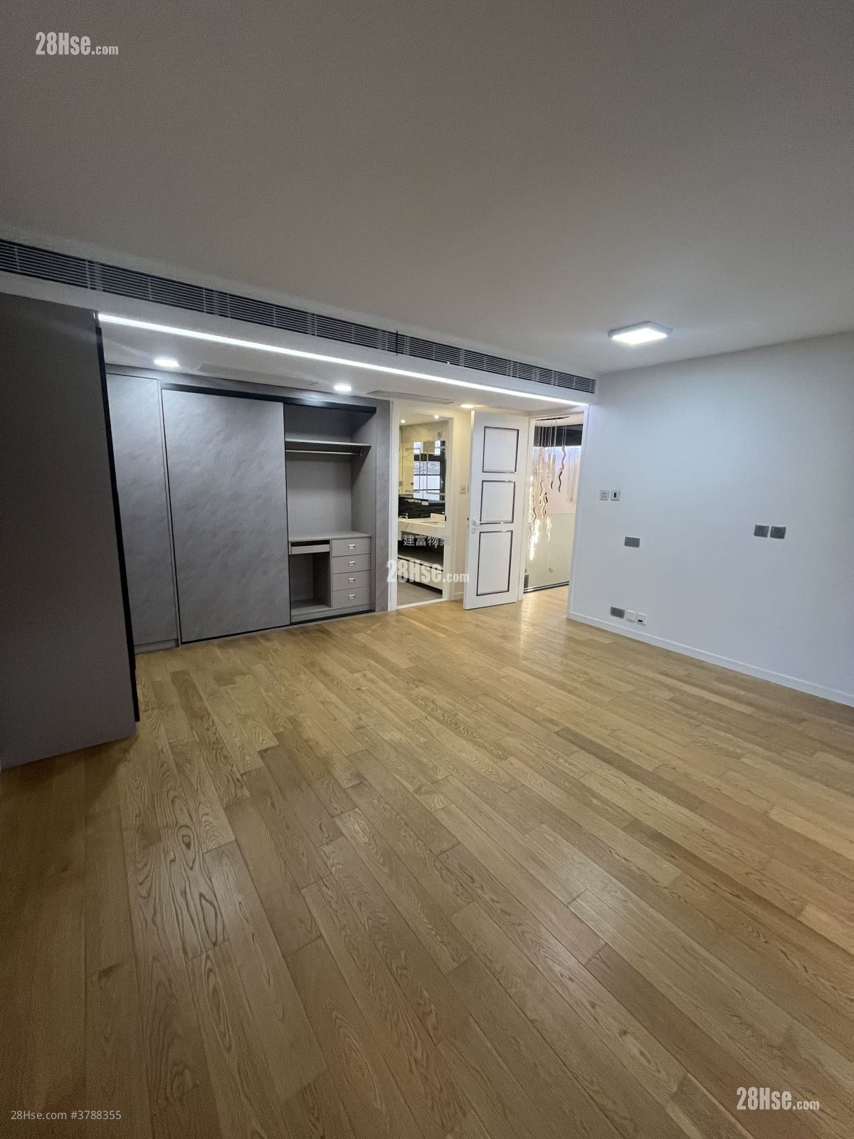 村屋 售盘 1,890 平方尺