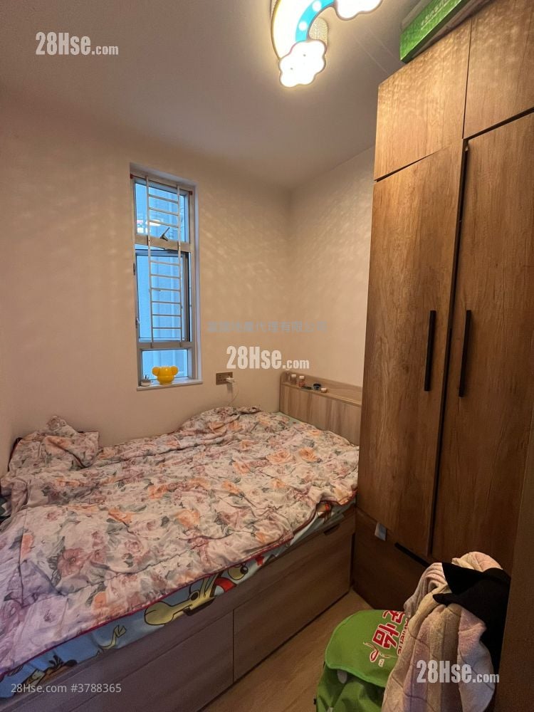 Lai Tsui Court Sell 2 Bedrooms , 1 Bathroom 452 ft²