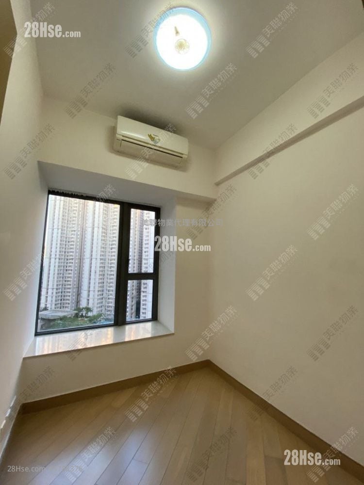 The Wings Rental 3 Bedrooms , 2 Bathrooms 827 ft²