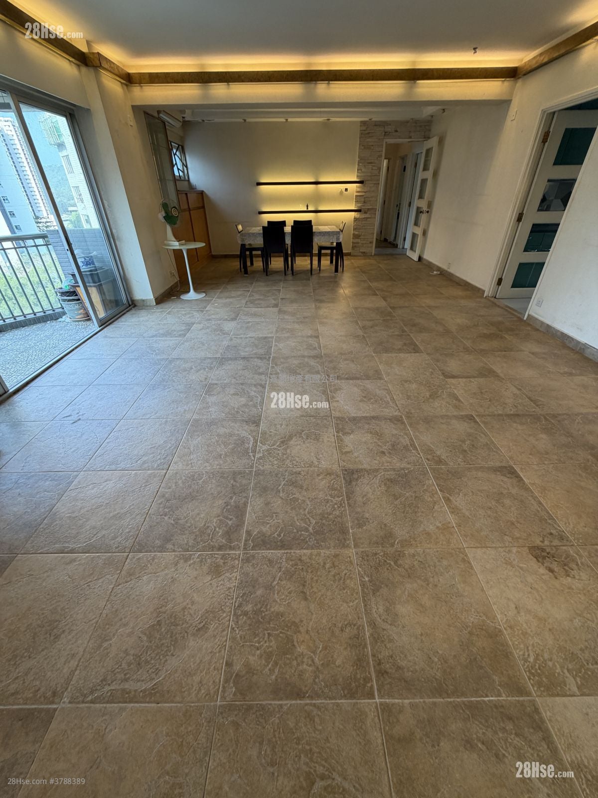 瑞峰花园 售盘 3 房 1,592 平方尺