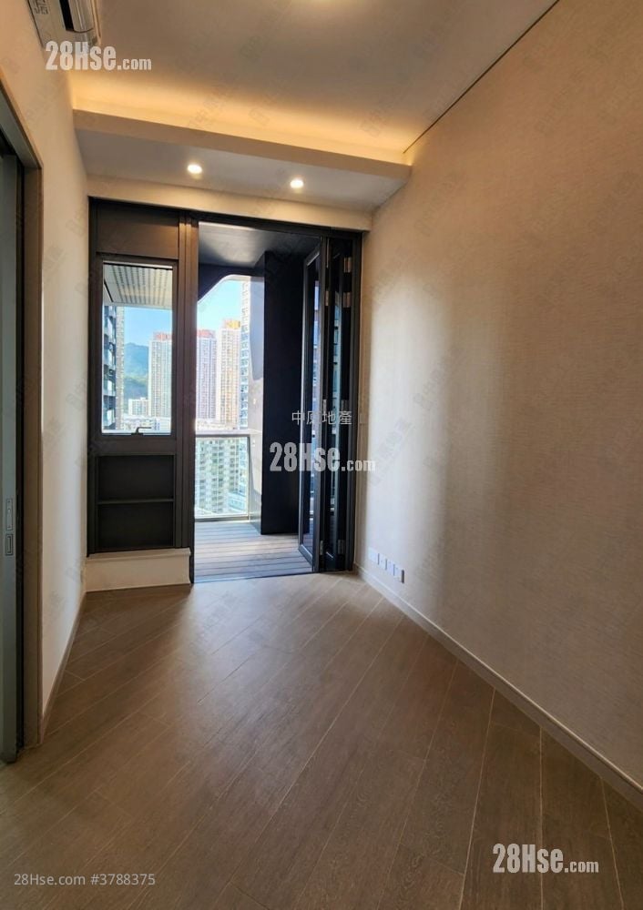 晓柏峰 售盘 1 房 305 平方尺