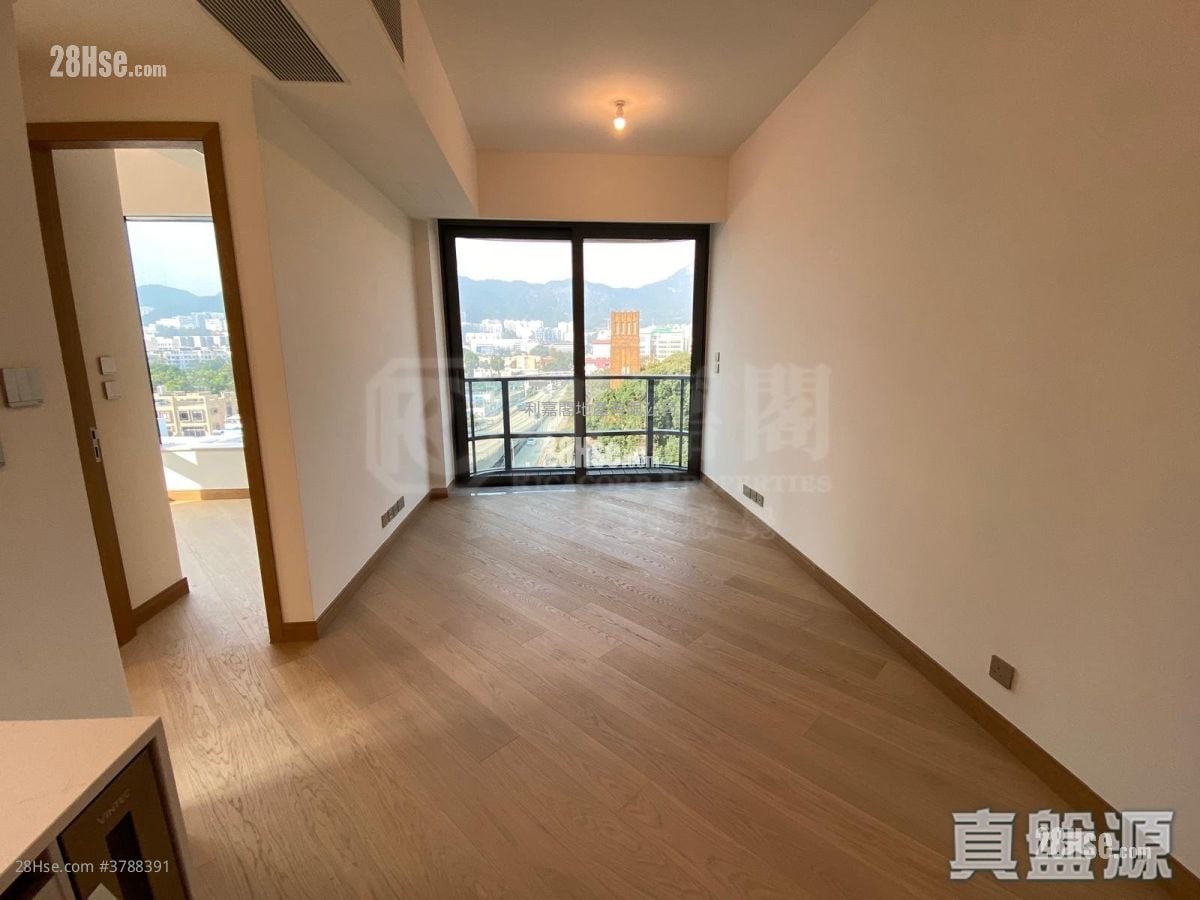 128 Waterloo Sell 2 Bedrooms 527 ft²