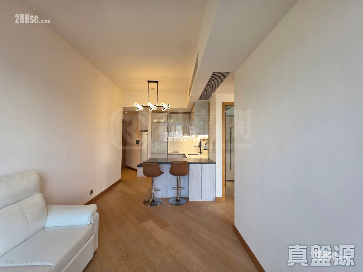 128 Waterloo Sell 2 Bedrooms 527 ft²