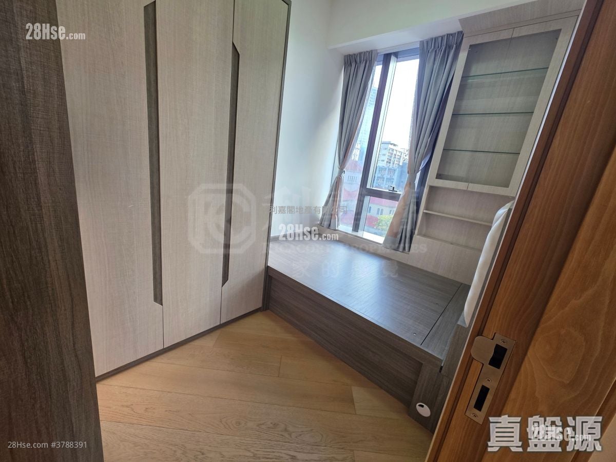 128 Waterloo Sell 2 Bedrooms 527 ft²