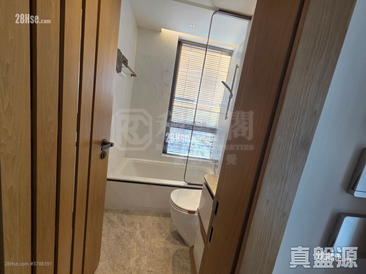 128 Waterloo Sell 2 Bedrooms 527 ft²