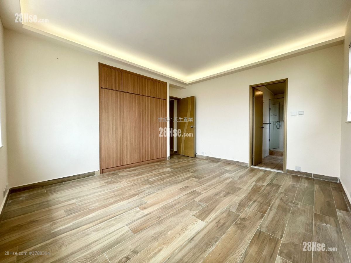 龙腾花园 租盘 4 房 , 2 浴室 1,342 平方尺