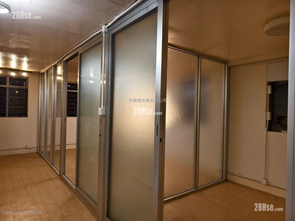 Lo Wai Tsuen Wan Sell 3 Bedrooms , 2 Bathrooms 1,200 ft²