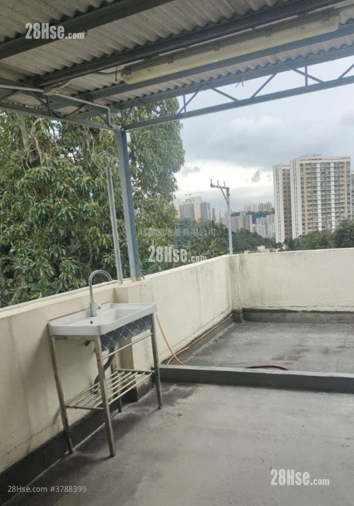 Lo Wai Tsuen Wan Sell 3 Bedrooms , 2 Bathrooms 1,200 ft²