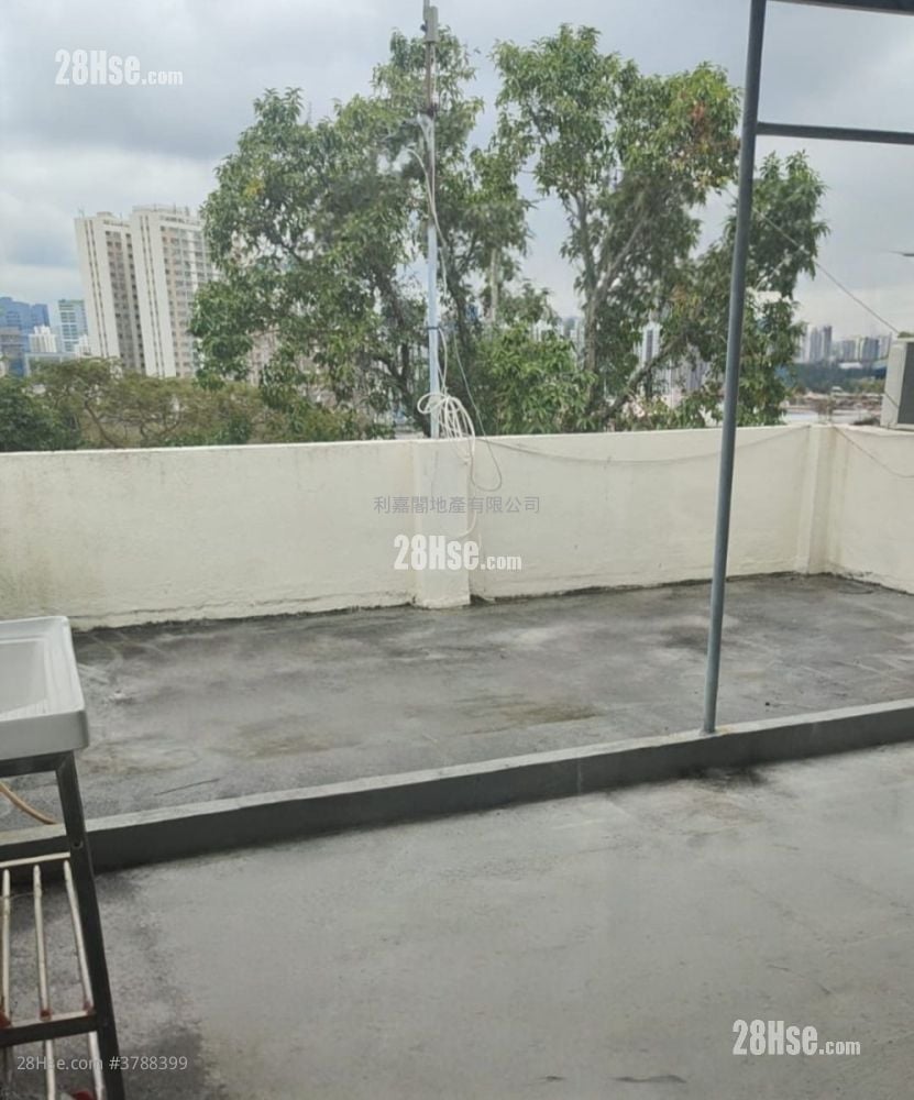 Lo Wai Tsuen Wan Sell 3 Bedrooms , 2 Bathrooms 1,200 ft²