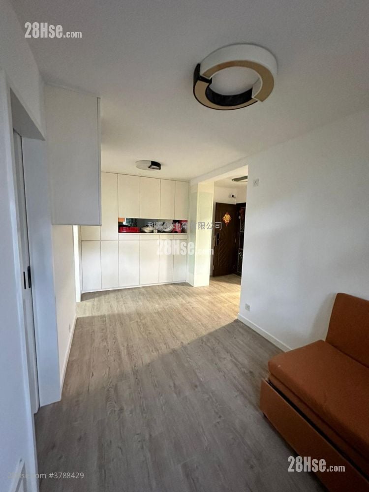 Lung Poon Court Sell 2 Bedrooms 426 ft²