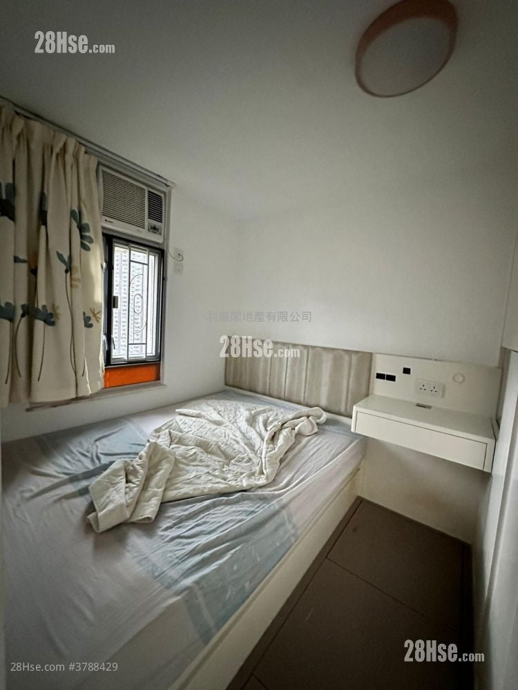 Lung Poon Court Sell 2 Bedrooms 426 ft²