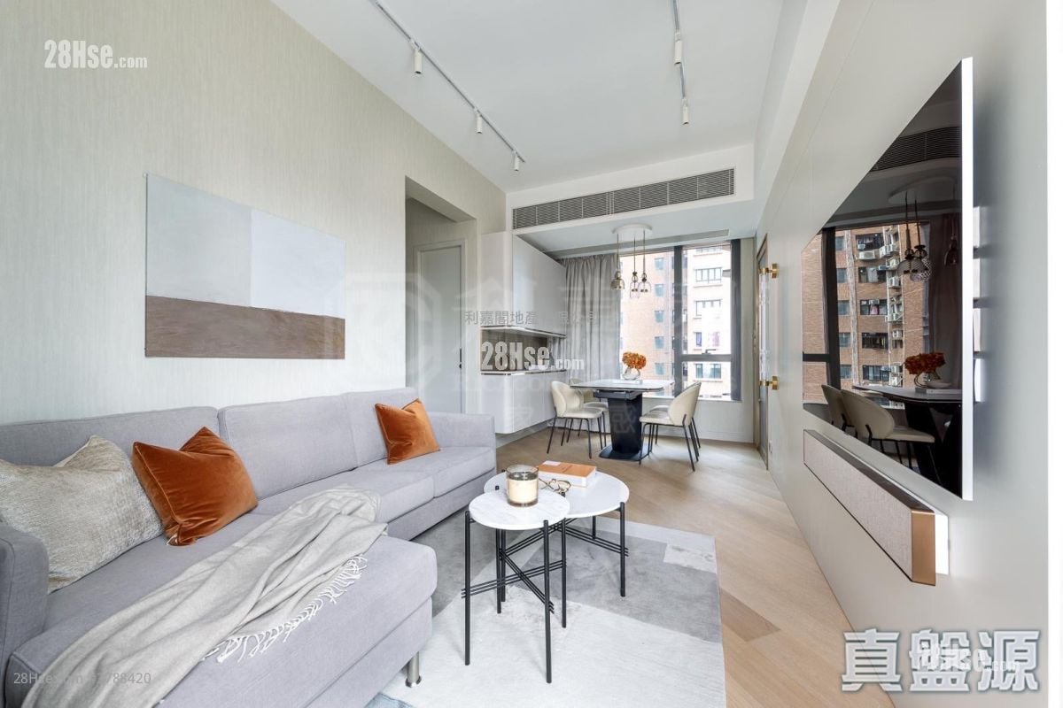 128 Waterloo Sell 2 Bedrooms 579 ft²