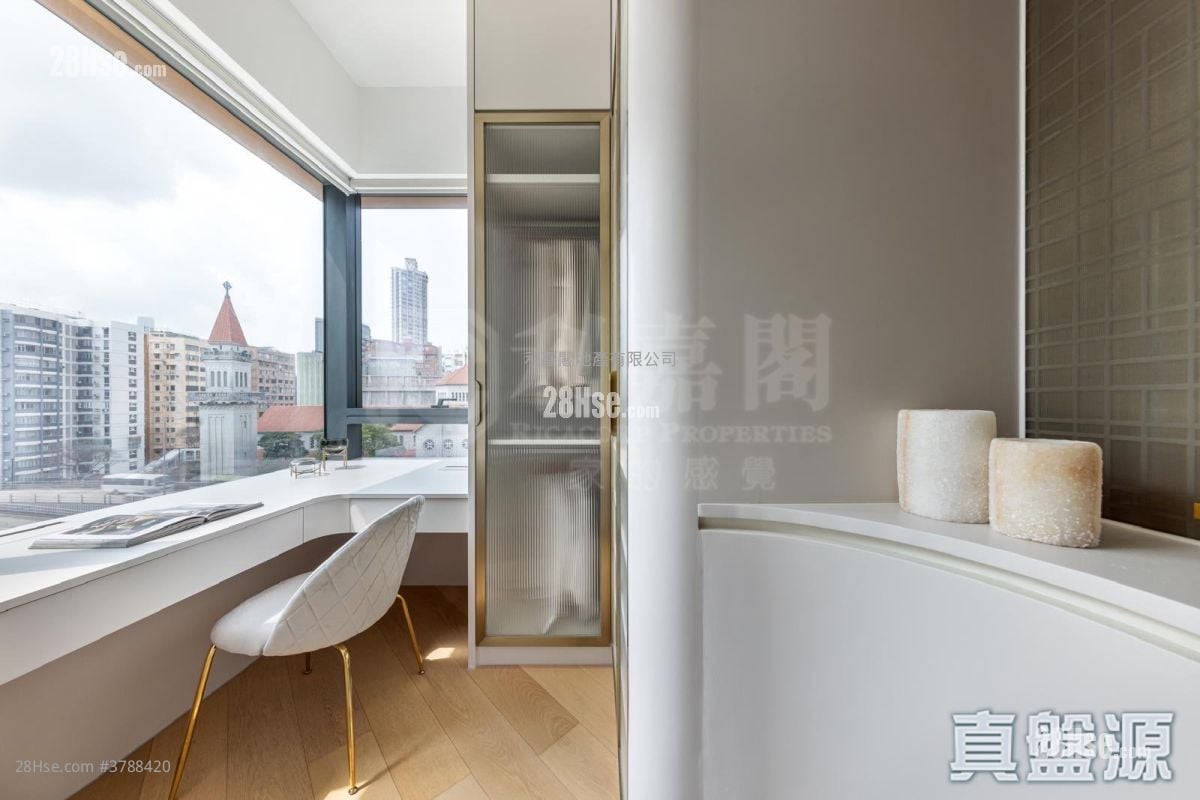 128 Waterloo Sell 2 Bedrooms 579 ft²