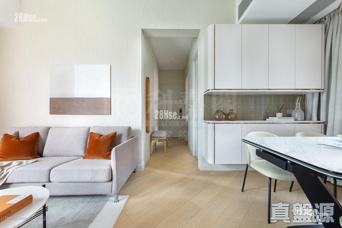 128 Waterloo Sell 2 Bedrooms 579 ft²