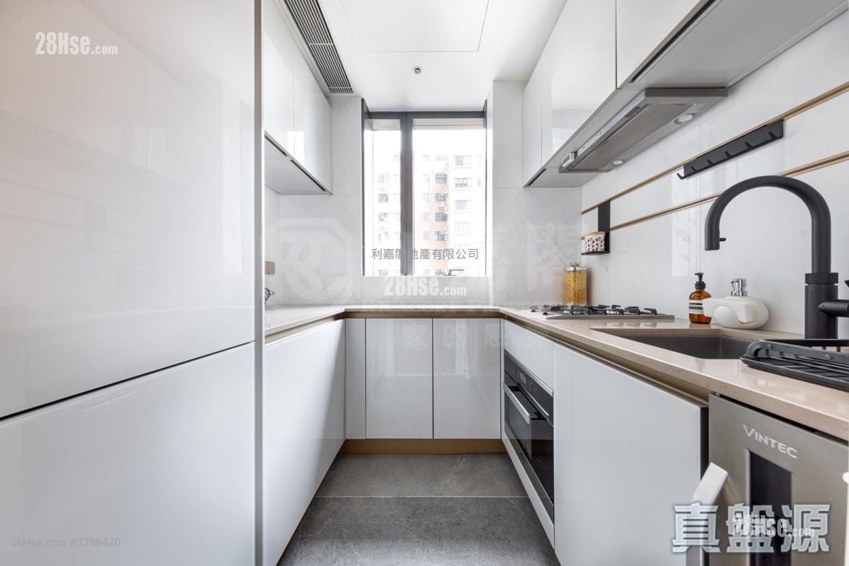 128 Waterloo Sell 2 Bedrooms 579 ft²