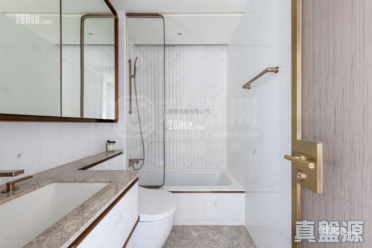 128 Waterloo Sell 2 Bedrooms 579 ft²