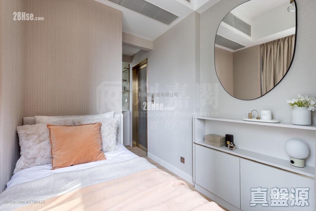 128 Waterloo Sell 2 Bedrooms 579 ft²