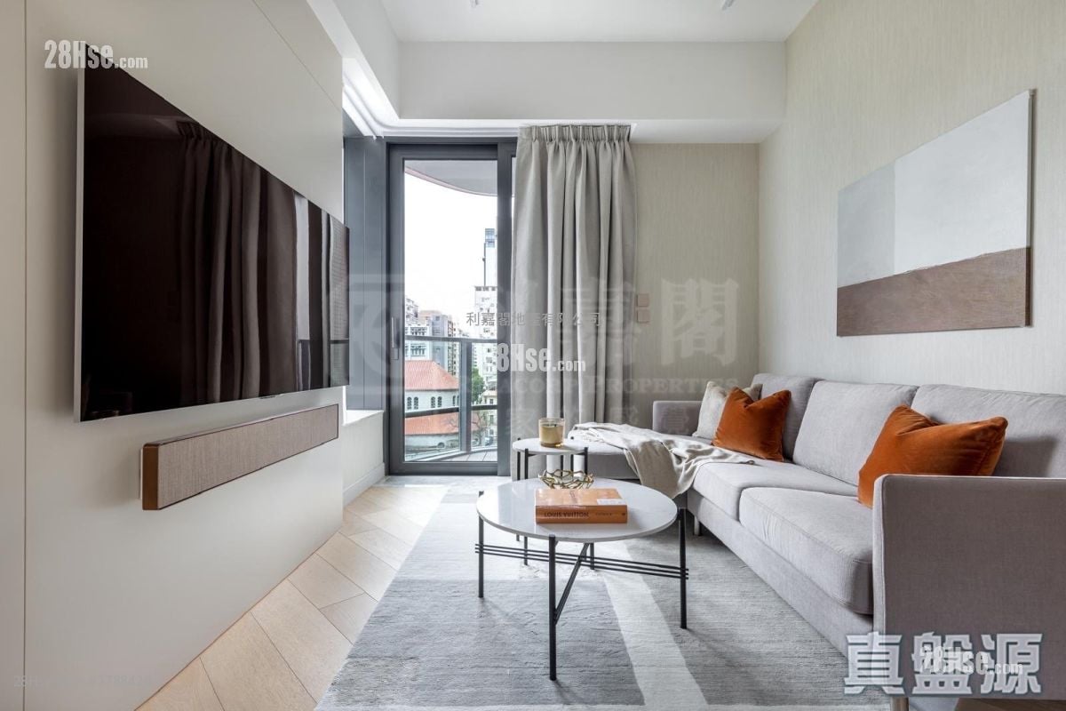 128 Waterloo Sell 2 Bedrooms 579 ft²