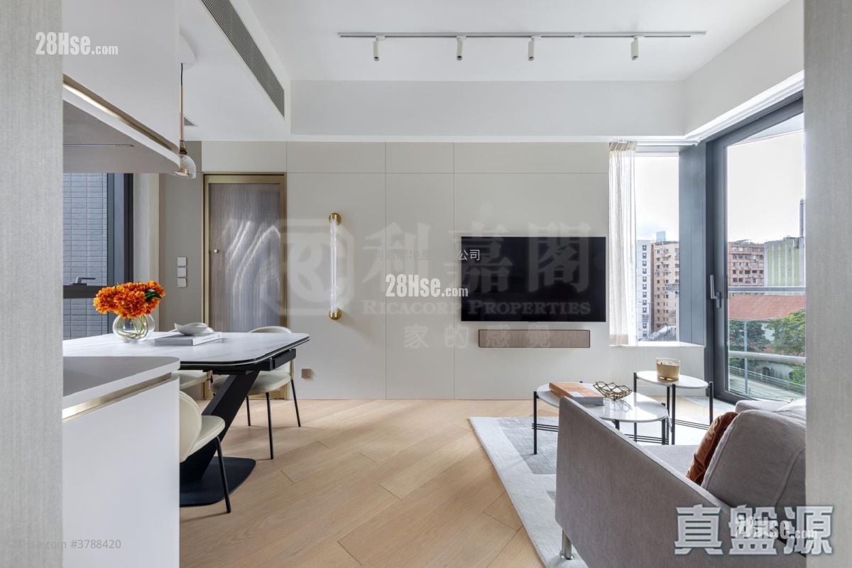 128 Waterloo Sell 2 Bedrooms 579 ft²