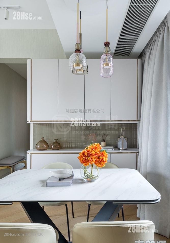 128 Waterloo Sell 2 Bedrooms 579 ft²