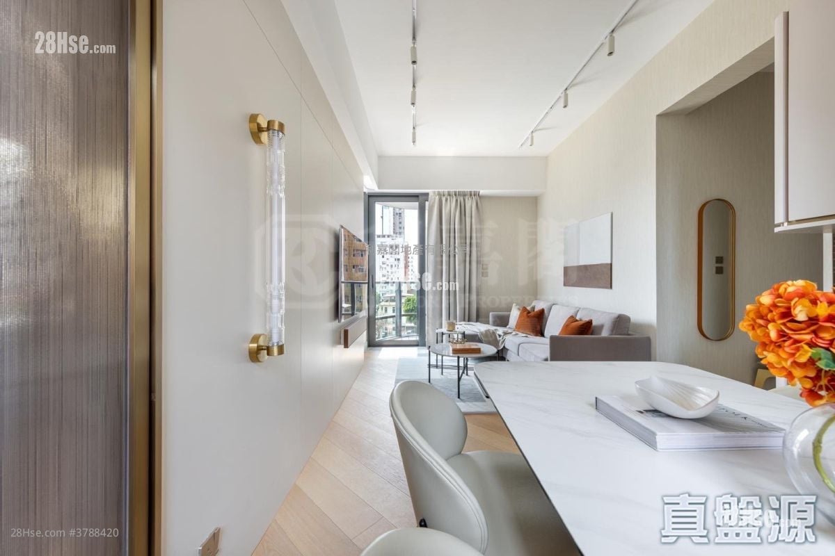 128 Waterloo Sell 2 Bedrooms 579 ft²