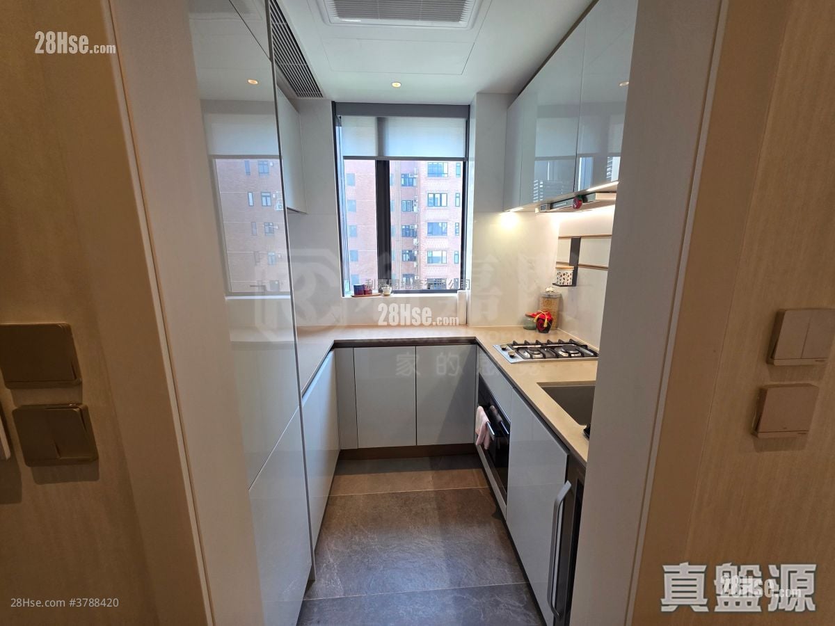 128 Waterloo Sell 2 Bedrooms 579 ft²