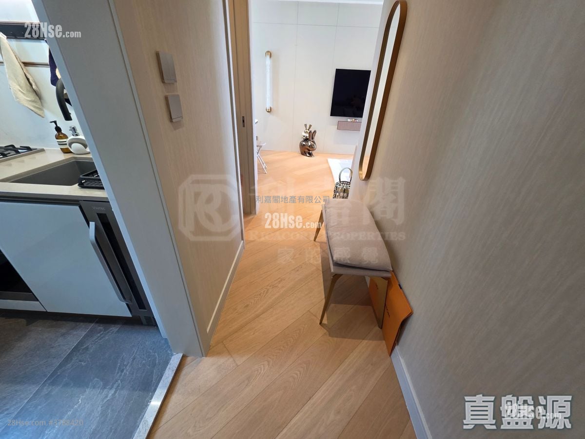 128 Waterloo Sell 2 Bedrooms 579 ft²