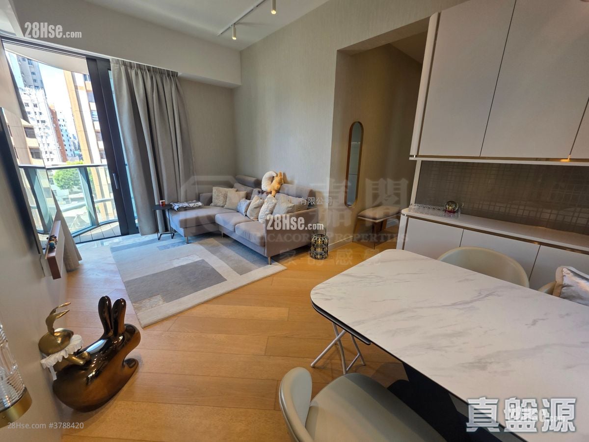 128 Waterloo Sell 2 Bedrooms 579 ft²