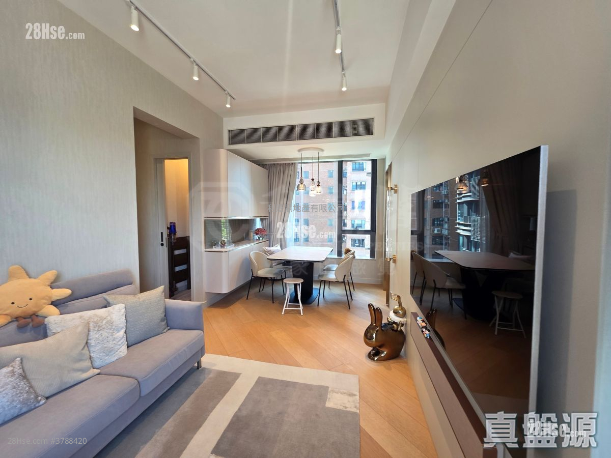 128 Waterloo Sell 2 Bedrooms 579 ft²