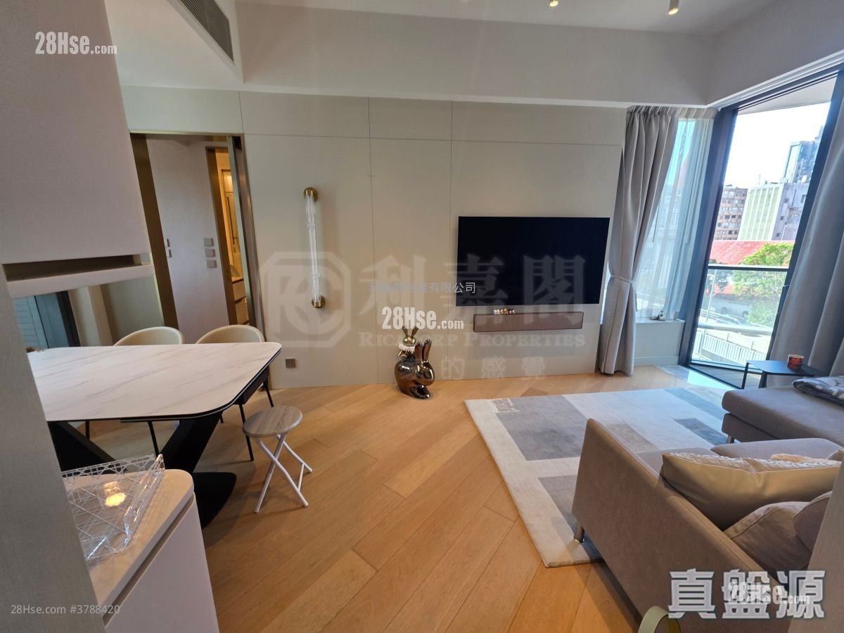 128 Waterloo Sell 2 Bedrooms 579 ft²