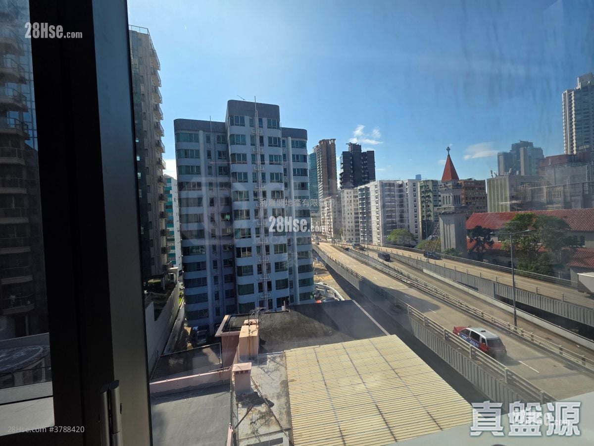 128 Waterloo Sell 2 Bedrooms 579 ft²