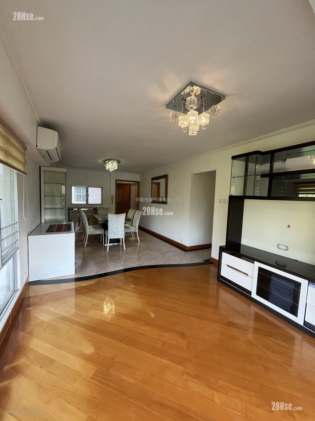 Dragon Inn Court Rental 5+ Bedrooms , 3 Bathrooms 970 ft²