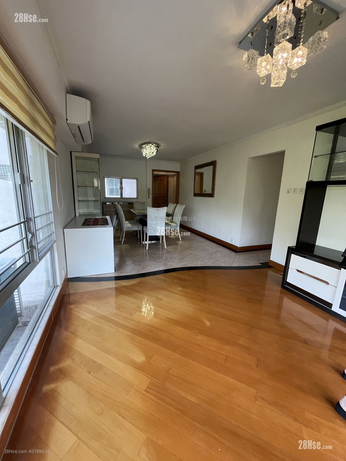 Dragon Inn Court Rental 5+ Bedrooms , 3 Bathrooms 970 ft²