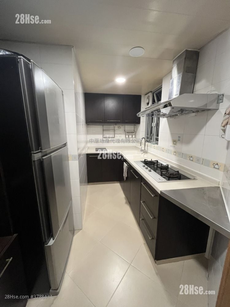 Dragon Inn Court Rental 5+ Bedrooms , 3 Bathrooms 970 ft²