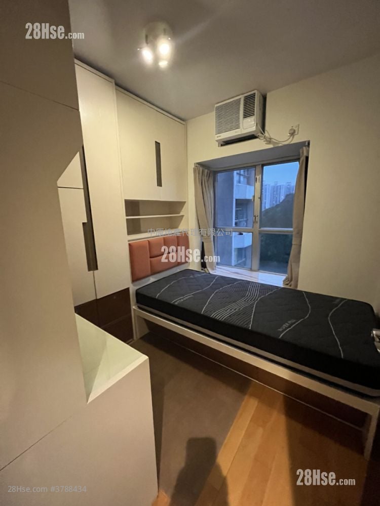 Dragon Inn Court Rental 5+ Bedrooms , 3 Bathrooms 970 ft²