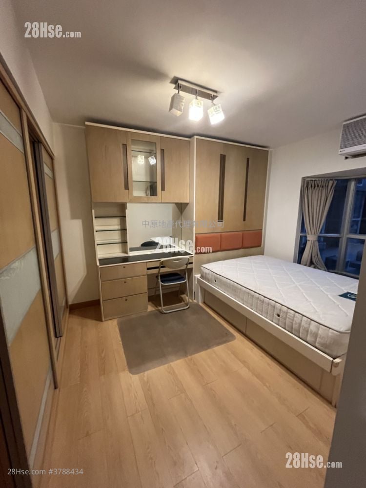 Dragon Inn Court Rental 5+ Bedrooms , 3 Bathrooms 970 ft²