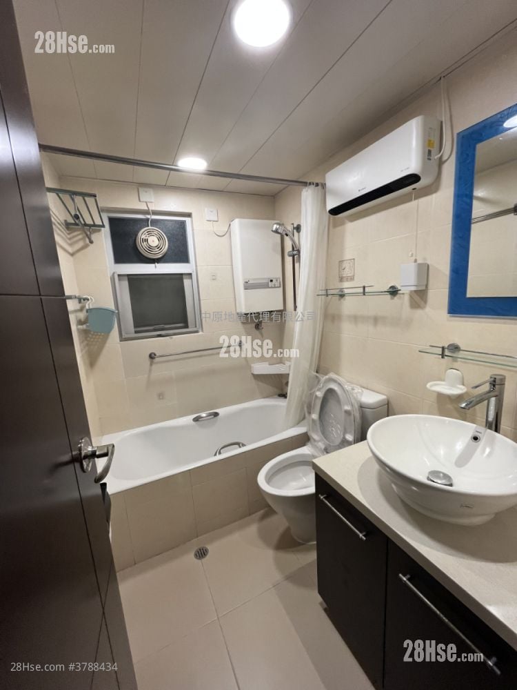 Dragon Inn Court Rental 5+ Bedrooms , 3 Bathrooms 970 ft²