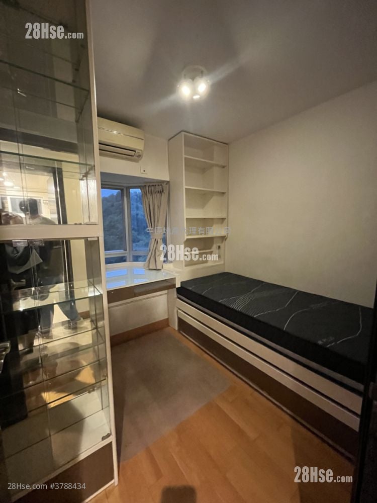 Dragon Inn Court Rental 5+ Bedrooms , 3 Bathrooms 970 ft²