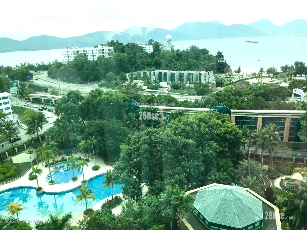 Palatial Coast Rental 4 Bedrooms , 3 Bathrooms 1,213 ft²