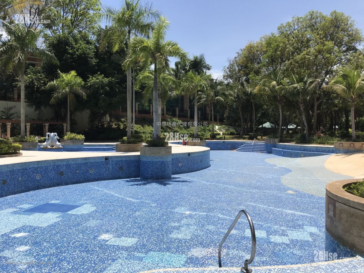 Palatial Coast Rental 4 Bedrooms , 3 Bathrooms 1,213 ft²