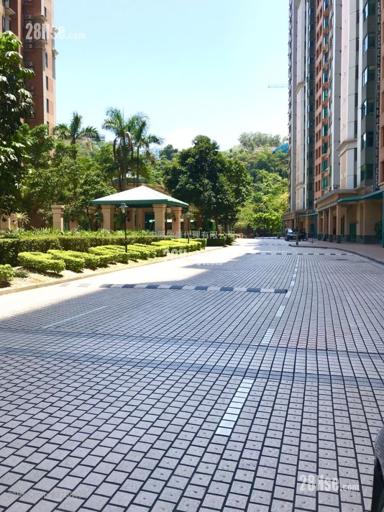 Palatial Coast Rental 4 Bedrooms , 3 Bathrooms 1,213 ft²