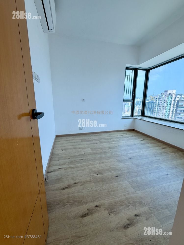 The Bloomsville Sell 3 Bedrooms , 2 Bathrooms 704 ft²